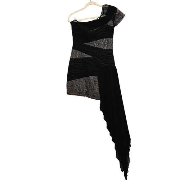 BCBGMAXAZRIA Runway One Shoulder Pleated Overlay Mini Dress. Size 8 - Picture 4 of 10